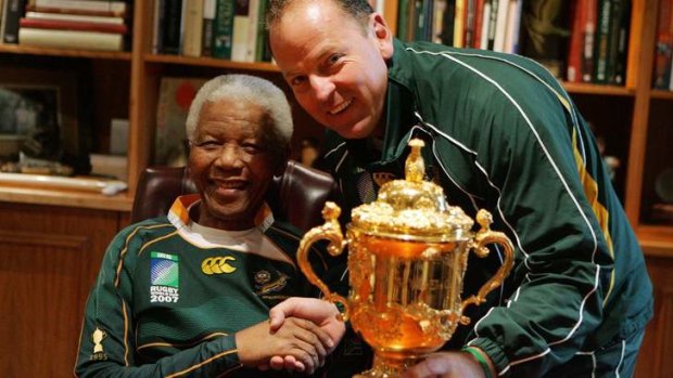 Former South Africa President Nelson Mandela poses with South Africa Rugby Union coach Jake White and the Webb-Ellis cup, during the Springboks visit to Nelson Mandela at his residence in 2007 in Johannesburg.
