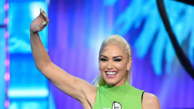 Gwen Stefani presents the award for favourite animated movie at the Kids' Choice Awards.