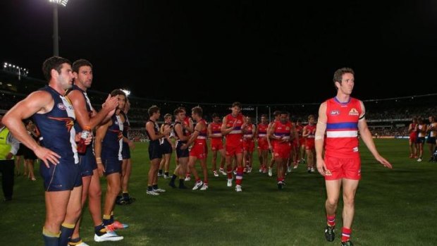 Eagles players give Murphy a guard of honour.