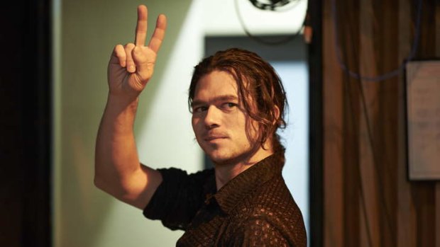 Tuning in for final moments ... Luke Arnold as Michael Hutchence in <i>INXS: Never Tear Us Apart</i>.