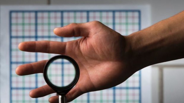 SLEIGHT OF HAND: The cloaking device using four lenses developed by University of Rochester physics professor John Howell and graduate student Joseph Choi.