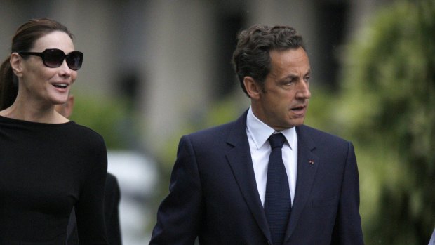 France's President Nicolas Sarkozy and his wife Carla Bruni-Sarkozy leave the Val-de-Grace military hospital.