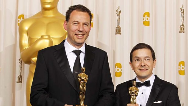 Andrew Ruhemann (L) and Shaun Tan pose with their Oscars for Best Animated Short Film for 'The Lost Thing'.