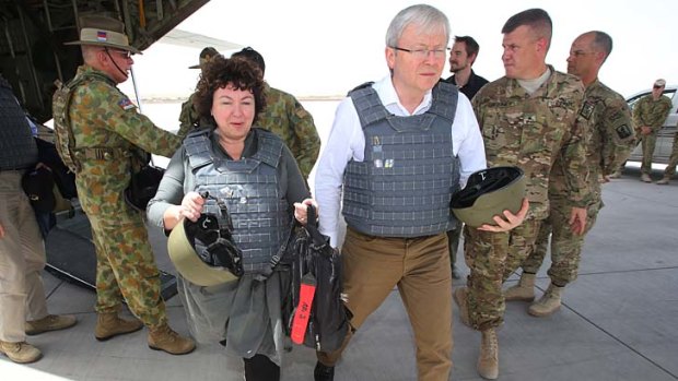 Therese Rein and Kevin Rudd make a surprise pre-election visit to Australian troops serving in Tarin Kowt.