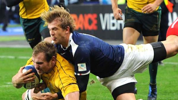 Australian captain Rocky Elsom crosses the line but fails to ground the ball.