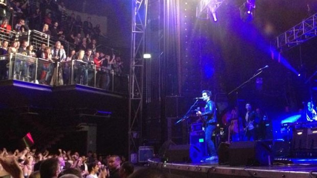 Kelly Jones back on stage in Perth after pulling out of a concert in Melbourne just days earlier.