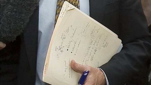 Telltale folder ... Independent MP Rob Oakeshott returns to his office after meeting with his fellow independents Tony Windsor and Bob Katter at Parliament House.