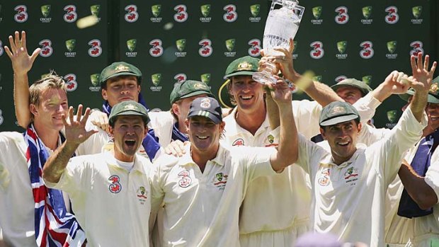 Australian players celebrate with the Ashes Trophy after completing its 2006/2007 clean sweep of England.