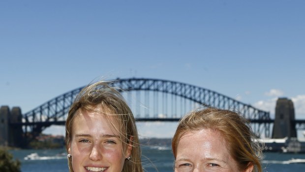 Ellyse Perry of the Sydney Sixers and Alex Blackwell of the Sydney Thunder.