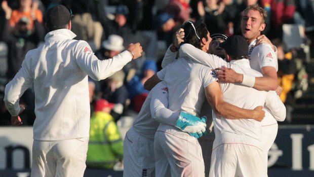Series won: Stuart Broad (R) celebrates after taking the last wicket of Peter Siddle.