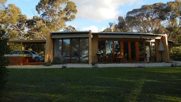 Boroka Downs is a five-star luxury retreat that is only a 10 minute drive from Halls Gap.