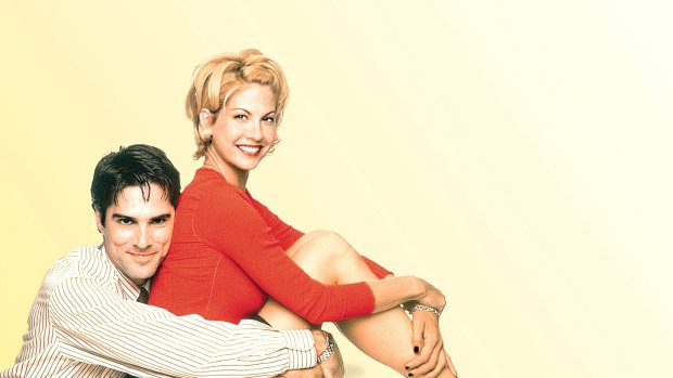 Elfman and co-star Thomas Gibson in a 1998 promo shot for Dharma & Greg.