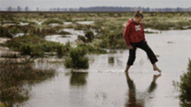 Reviving optimism: The Wimmera River near Jeparit, where it is running into Lake Hindmarsh for the first time in a decade.  Inset: Lake Hindmarsh as it was in September.