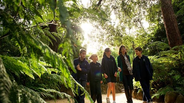 New York columnist Lenore Skenazy launches Victoria's first Free-Range Children's Walk with schoolchildren in Bendigo yesterday.