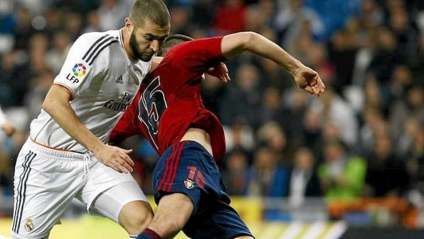 Karim Benzema (L) scored his 99th goal for Real Madrid.