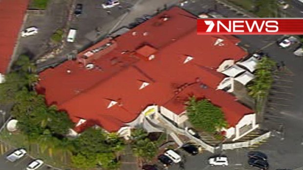 Police surround Browns Plains Hotel. Screengrab from Channel 7.