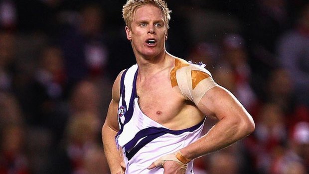 Fremantle's rugged utility Adam McPhee has announced his immediate retirement from the AFL.