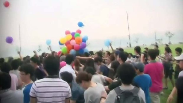Scrum: 20 people were reportedly injured in the fight over the balloons.