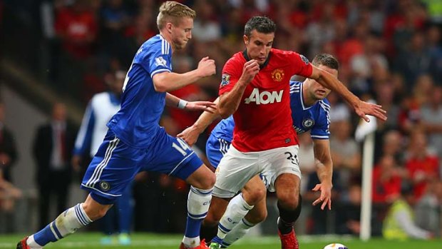 Robin van Persie of Manchester United competes with Andre Shurrle (L) and Gary Cahill of Chelsea.