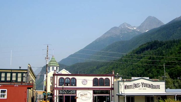 Skagway markets itself as a place where 'the sounds of bar-room pianos and boomtown crowds ring out in the night'.