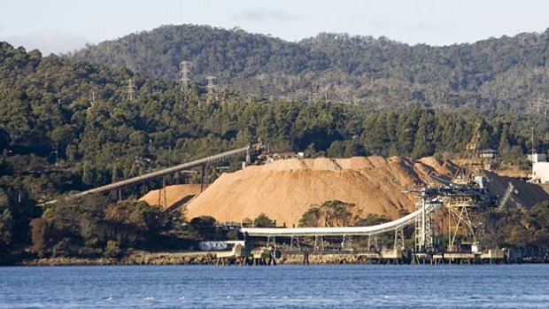 Gunns Limited is still lacking a funding green light for a proposed paper mill next to the Longreach woodchip mill on Tasmania's Tamar River.