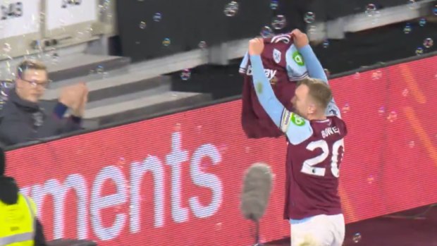 West Ham pay tribute to injured star