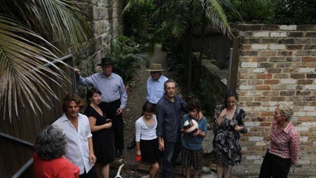 Angry ... Darlinghurst residents gather on the vacant land that Justice Dennis Cowdroy bought after tracking down the owner.