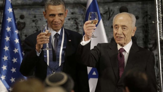 President Barack Obama and Israeli President Shimon Peres raise their glasses in a toast after Obama received the Israeli Medal of Distinction.