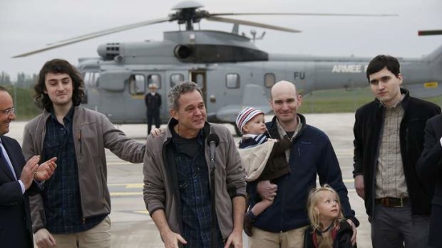 Edouard Elias, Didier Francois, Nicolas Henin and Pierre Torres and Francois Hollande (left), moments after their arrival to Villacoublay, near Paris.