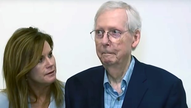 Top Republican Mitch McConnell freezes up in public again