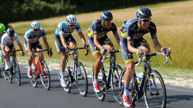Michael Rogers (R) of Team Saxo-Tinkoff drives the pace.