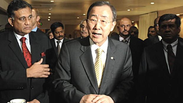 UN Secretary-General Ban Ki-moon, right, and Sri Lankan Foreign Minister Rohitha Bogollagama.
