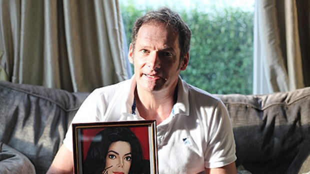 Mark Lester ...  with a photo of his late friend Michael Jackson.