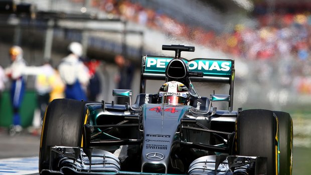 Lewis Hamilton leads the pack in the Melbourne Grand Prix.