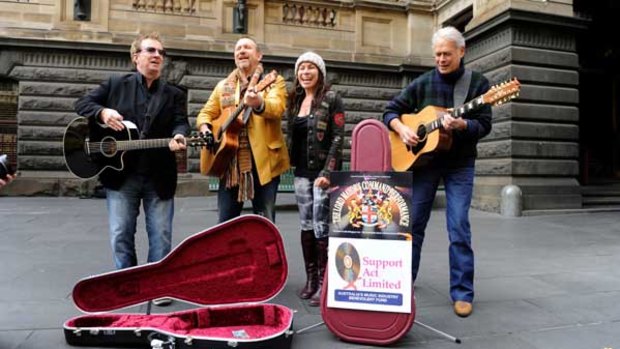 Swanee, Colin Hay, Cecilia Noel and Keith Potger busking in the city.