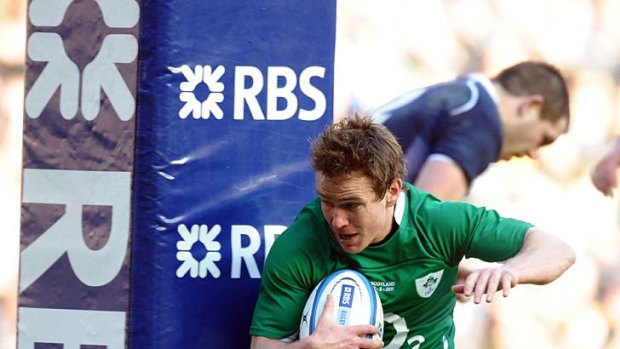 Eoin Reddan scores a try for Ireland.
