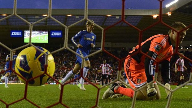 Chelsea's Fernando Torres converts a penalty against Sunderland.