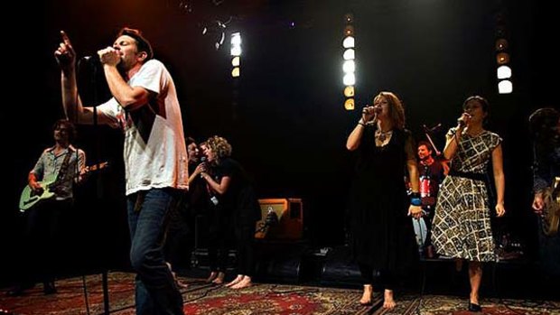 Bernard Fanning, Clare Bowditch, Missy Higgins and band perform a version of the David Bowie hit, Heroes.