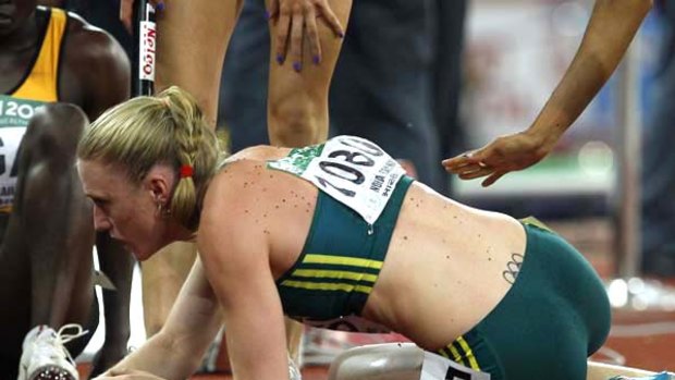 Sally Pearson collapses after running anchor leg of the 4x400m relay.