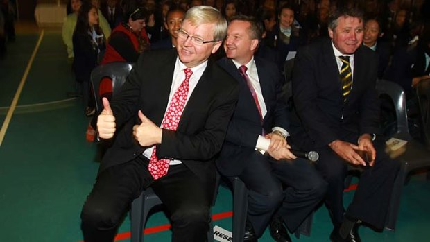 Kevin Rudd took off his red tie.