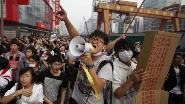 Reds versus greens &#8230; leaders of the protest in Ningbo against the expansion of a petrochemical plant ask demonstrators to stop throwing water bottles at police.
