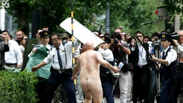 Havoc ... the naked British tourist lashes out at Japanese police.