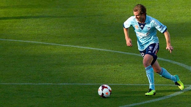Matt Thompson has extended his stay with Sydney FC.