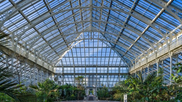 The largest Victorian-era glasshouse in the world: Temperate House, Kew Gardens.