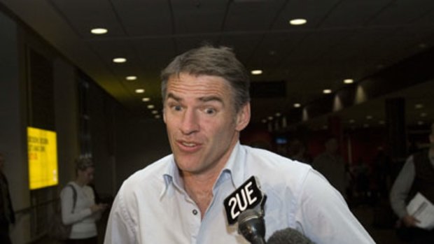Facing big decisions ... independent MP Rob Oakeshott arrived in Canberra last night, ready for talks about forming a government with both federal leaders.