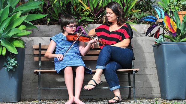 Zoe Cirson, with her mum Toni, was diagnosed with Ewing’s sarcoma, a cancerous tumour of the bone. She is back playing the viola after having her finger amputated.