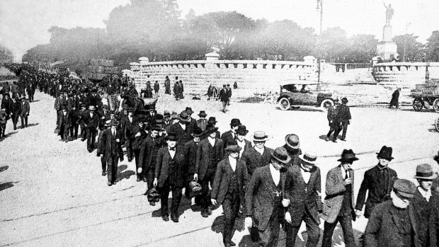 Tramway men marching to The Domain in Sydney, during the 1917 General Strike. 