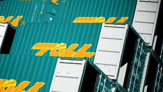 Toll Group could spark a global dispute if it doesn't rethink its position on its Los Angeles truck drivers, a delegation has warned.