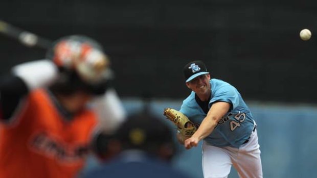 Sox it to them ... David Welch sends down a pitch for the Sydney Blue Sox.