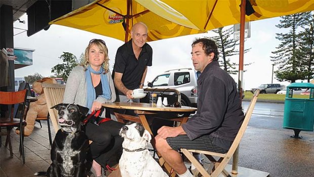 Ian Masterman serves Courtenay Noble and Chris Sykes and their dogs Aussie and Matilda at Attic Cafe.